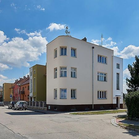 Hotel Penzion Karolinka à Kroměříž Extérieur photo