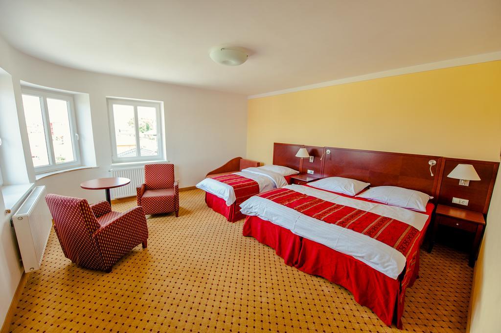 Hotel Penzion Karolinka à Kroměříž Extérieur photo