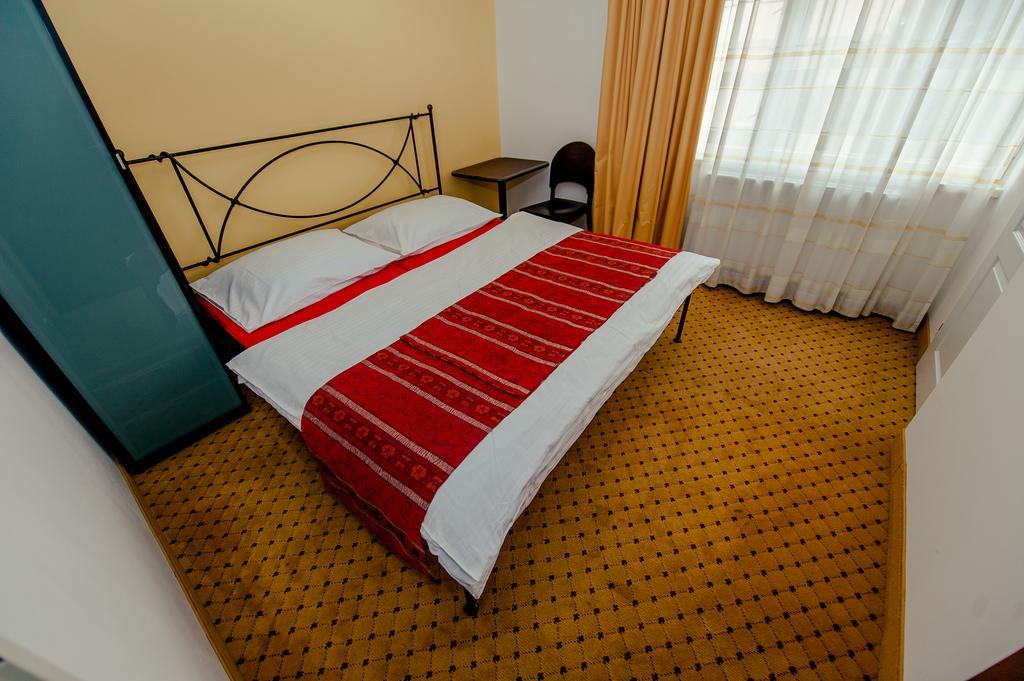Hotel Penzion Karolinka à Kroměříž Extérieur photo