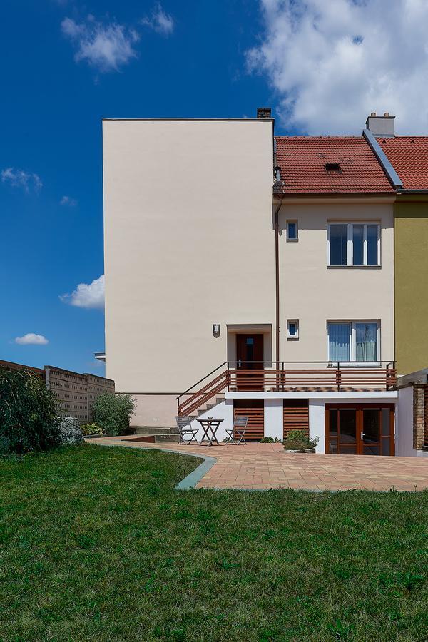 Hotel Penzion Karolinka à Kroměříž Extérieur photo