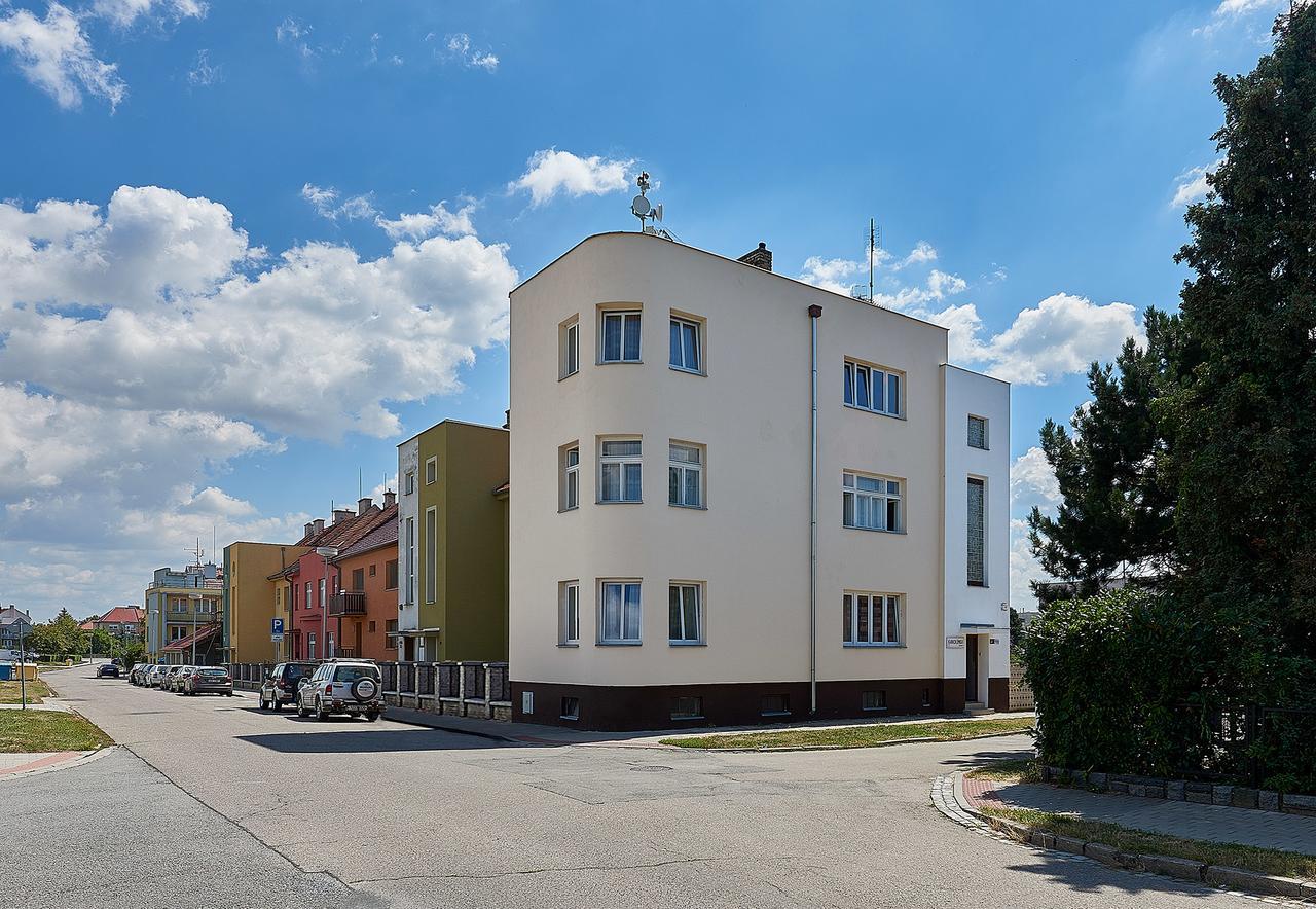 Hotel Penzion Karolinka à Kroměříž Extérieur photo